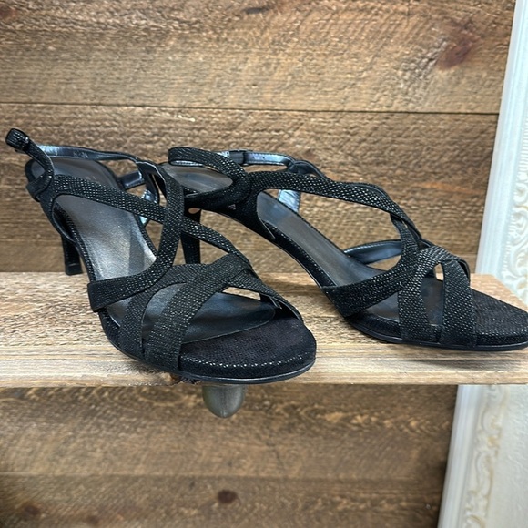 Stuart Weitzman Axis Strappy Heels – Black Goosebump Nappa – Size 8.5M - Picture 3 of 8